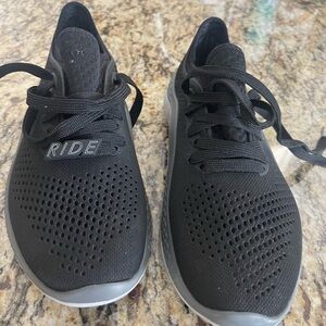 Crocs Women’s LiteRide 360 Pacer Sneakers